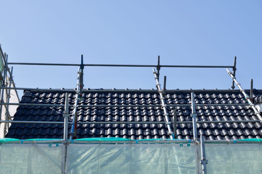 山梨県で屋根塗装の色選びに迷ったら株式会社TICHOMEへ！後悔しない色選びの秘訣